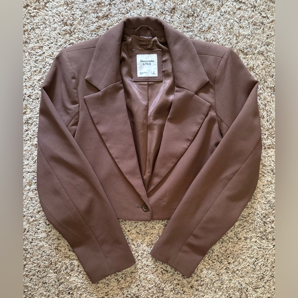 Abercrombie & Fitch Cropped Blazer